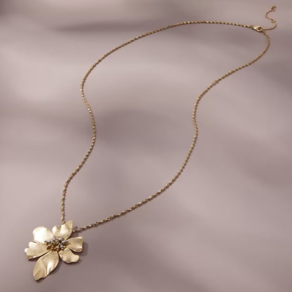 J. Jill NEW VERY PRETTY GOLDTONE FLOWER PENDANT NWT - Picture 3 of 6